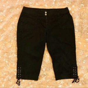 WHBM black crop capris with laces Sz 6